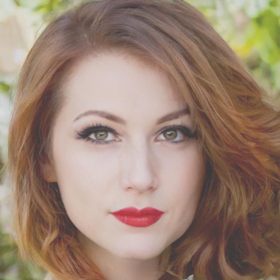 Especialista financiera en sesión de asesoramiento