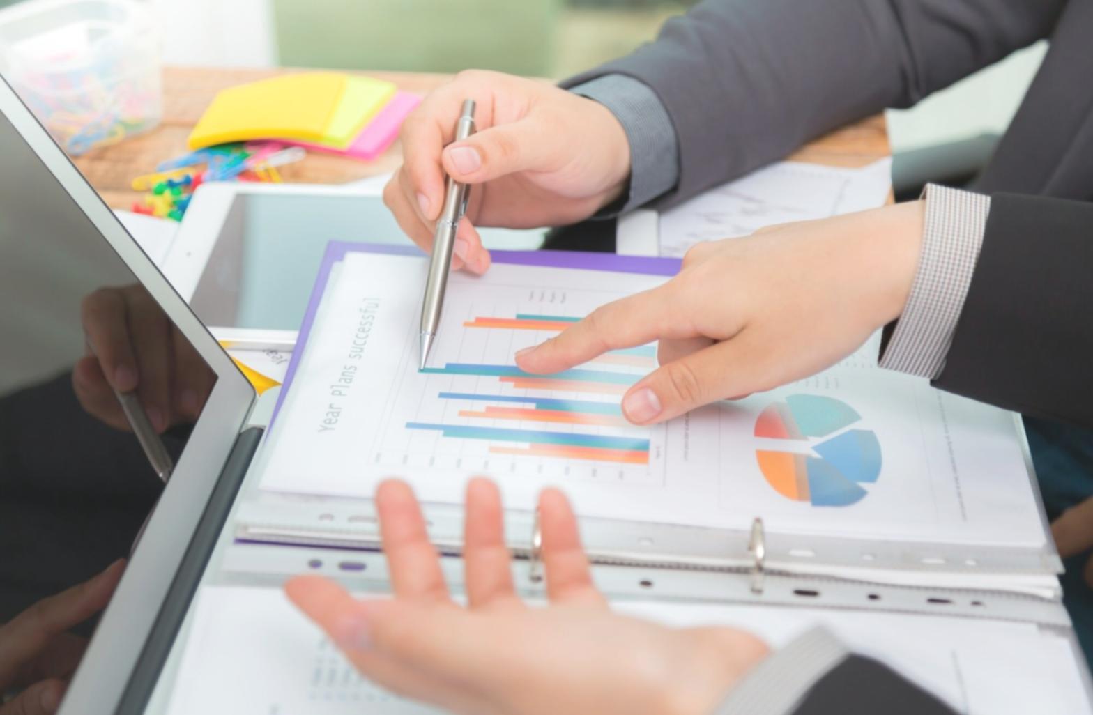 Visualización de datos financieros y análisis estratégico